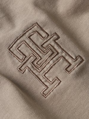 Softes-Poloshirt-mit-Monogramm-Stickerei