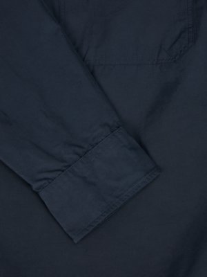 Leichte-Hemdjacke-aus-einem-Baumwollgemisch