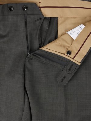 Ungefütterter und leichter Anzug aus Schurwolle