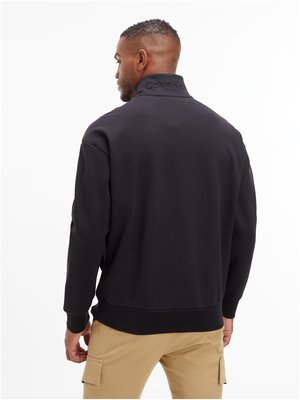 Sweatshirt-mit-kurzem-Reißverschluss-und-Kängurutasche