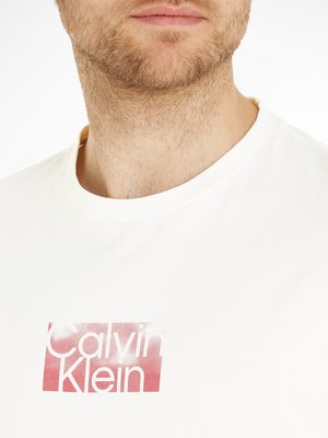 T-Shirt-mit-dezentem-Label-Front-Print