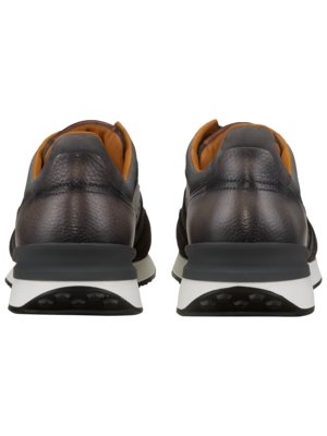 Sneaker in Runner-Form aus Leder mit Veloursleder-Details