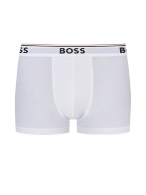 Weisse Herren Boxershorts, vorne fotografiert. Der Bund ist weiß mit BOSS Schriftzug in schwarzer Schrift. Oben am Bund ein goldfarbener und schwarzer Streifen.