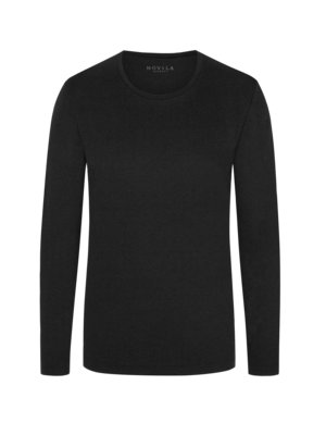 Ein schwarzes Langarmshirt, freigestellt vor weißem Hintergrund. Das Shirt hat einen Rundhalsausschnitt und die Marke "NOVILA" ist am Nacken zu sehen.