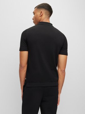 Poloshirt-in-Jersey-Qualität-mit-Kontrast-Brusttasche