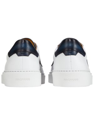 Low Top Sneaker aus Glattleder mit seitlichen Kontrast-Streifen