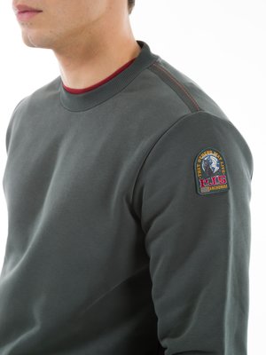Sweatshirt-mit-Logo-Patch