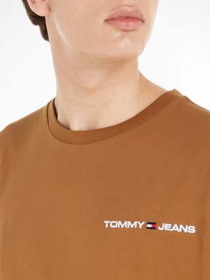 T-Shirt-in-Jersey-Qualität-mit-Logo-Stickerei