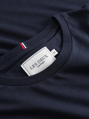 Unifarbenes-T-Shirt-Nørregaard-mit-kleiner-Stickerei