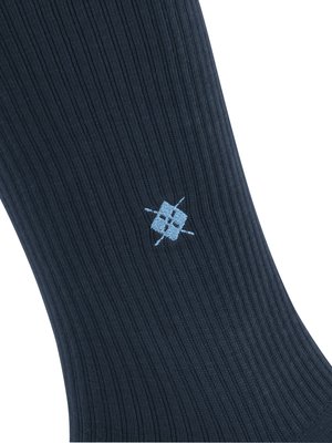 Unifarbene-Socken-im-Rippstrick