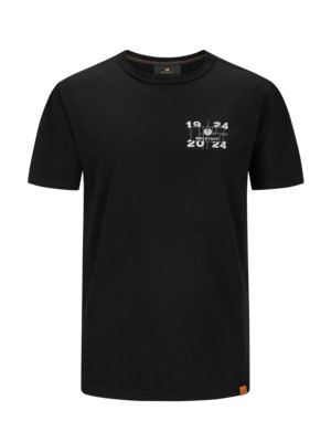 T-Shirt-mit-Label-Print-auf-Vorder--und-Rückseite,-100-Years-Edition