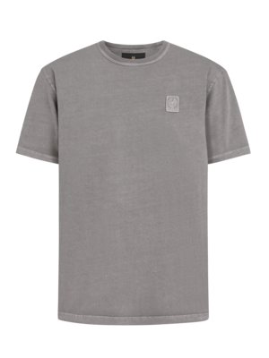 T-Shirt-mit-tonalem-Logo-Aufnäher