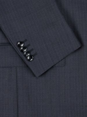 Anzug-aus-Schurwolle-mit-filigranen-Schattenstreifen
