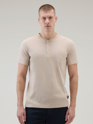 Softes T-Shirt mit Leinenanteil und kurzer Knopfleiste