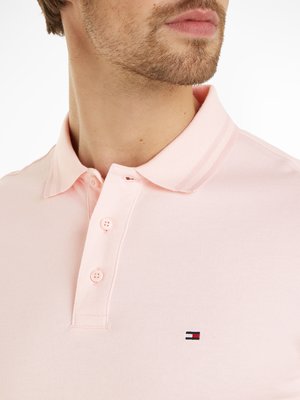 Piqué-Poloshirt mit Kontraststreifen am Kragen, Slim Fit