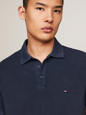 Piqué-Poloshirt-mit-kleiner-Logo-Stickerei,-Regular-Fit