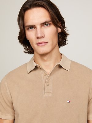 Piqué-Poloshirt-mit-kleiner-Logo-Stickerei,-Regular-Fit