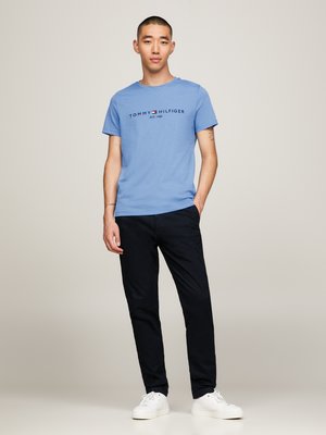 T-Shirt mit gesticktem Label-Schriftzug, Slim Fit
