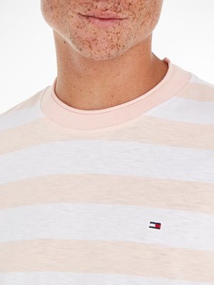 T-Shirt-mit-Ringelstreifen-und-kleiner-Logo-Stickerei