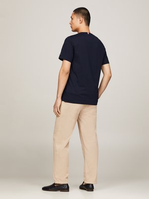 Glattes T-Shirt mit rundem Label-Schriftzug, Regular Fit