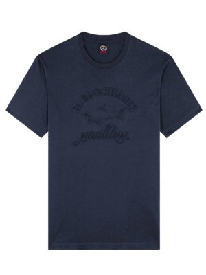 T-Shirt-mit-großer-Label-Prägung-auf-der-Vorderseite