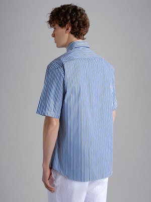 Glattes-Kurzarmhemd-mit-Streifen-und-Brusttasche