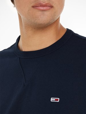 T-Shirt-mit-Logo-Stickerei