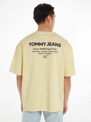 T-Shirt-mit-Label-Print