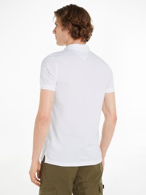 Unifarbenes-Poloshirt-in-Piqué-Qualität-mit-Logo-Stickerei