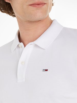 Unifarbenes Poloshirt in Piqué-Qualität mit Logo-Stickerei