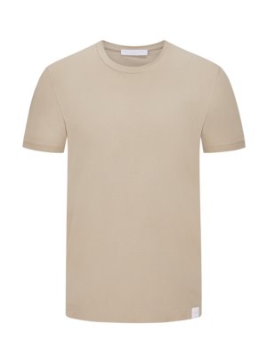 Softes-T-Shirt-aus-Baumwolle-mit-Label-Fähnchen