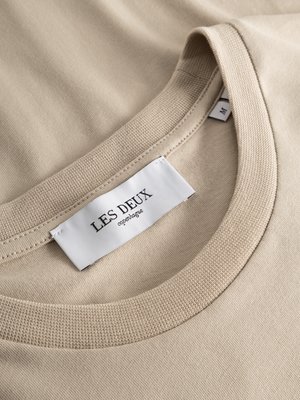 T-Shirt-aus-Jersey-mit-Front-und-Backprint-