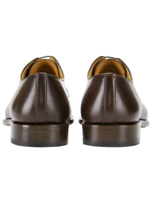 Derby-Schuhe aus Glattleder mit markanter Norweger-Naht