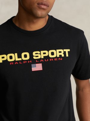 Sport-T-Shirt-in-Jersey-Qualität-mit-Label-Print