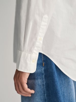 Leichtes Hemd mit Brusttasche und Logo-Stitching, Regular Fit