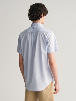 Kurzarmhemd-mit-Brusttasche-und-Logo-Stickerei,-Regular-Fit