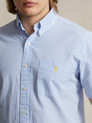 Kurzarmhemd mit Streifen in Seersucker-Qualität, Custom Fit
