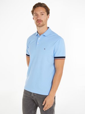 Softes Poloshirt in Jersey-Qualität mit Streifenakzenten