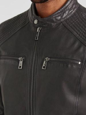 Lederjacke im Biker-Stil