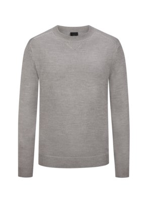 Leichter Pullover mit halsnahem O-Neck