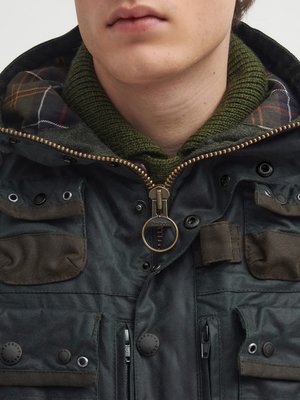 Gewachste Military-Jacke mit heraustrennbarer Innenjacke, To Ki To-Edition