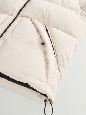 Sierra Supreme Daunenjacke aus Stretch-Nylon