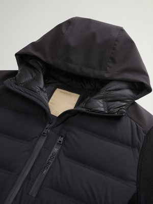 Leichte Hybrid-Daunenjacke mit Strickärmeln