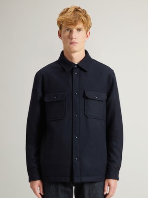 Overshirt mit gestepptem Leichtdaunenfutter