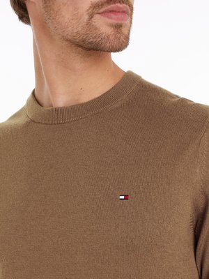 Softer Pullover mit Kaschmiranteil und kleiner Logo-Stickerei