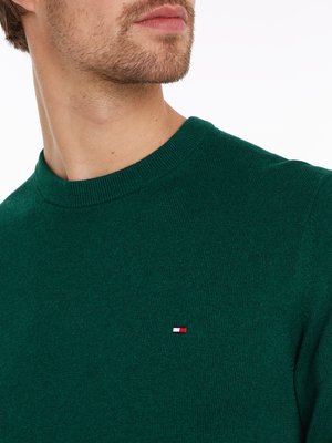 Softer Pullover mit Kaschmiranteil und kleiner Logo-Stickerei