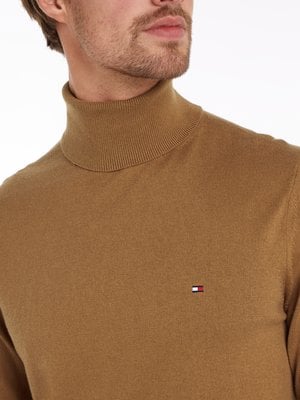 Rollkragenpullover mit Kaschmiranteil und kleiner Logo-Stickerei