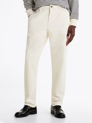 Cordhose mit Bundfalte und Stretchanteil, Relaxed Tapered Fit