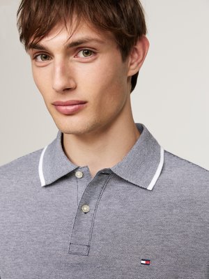 Langarm-Poloshirt in Stretch-Qualität und Logo-Stickerei