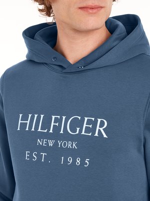 Hoodie mit frontseitigem Label-Print